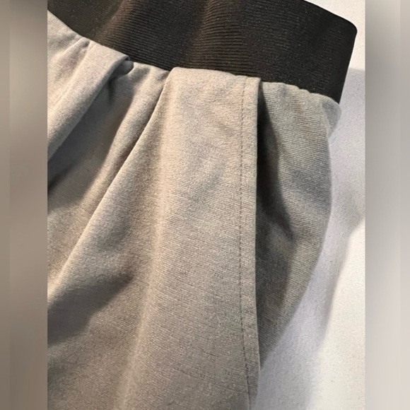 Charlotte Russe Women’s Fitted Elastic Stretch Mini Skirt Size Large Gray Black - Picture 5 of 9